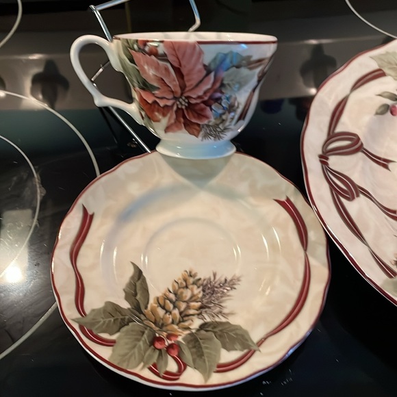 Yuletide Fine China Poinsettias & Pinecones 11”Platter and Cup & Saucer Set - Picture 3 of 4